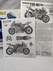 Tamiya Yamaha YZR-M1 ’04 No. 46/No. 17 1/12th Motorcycle READ***