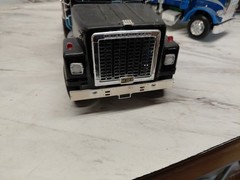 Model Junkyard/parts Plastic Lot Of 3 Big Rigs,white,international ,peterbuilt