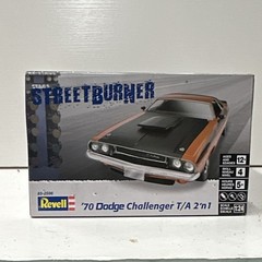 Revell ’70 Dodge Challenger T/A 2’n1 Streetburner 1:24 Model Kit 85-2596