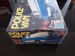 AMT RETRO DELUXE CHEVROLET POLICE VAN MODEL KIT FACTORY SEALED–READ DESCRIPTION
