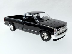 1988 CHEVROLET SILVERADO C-1500 SABRE BLACK PROMO MODEL KIT IN BOX VERY NICE!!!