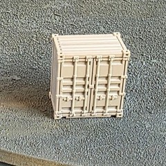 One 1/87 HO scale 8′ x 5′ cargo container, desert tan
