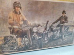 ITALERI 1/35 2 HARLEY DAVIDSON MOTORCYCLES #322 SEALED