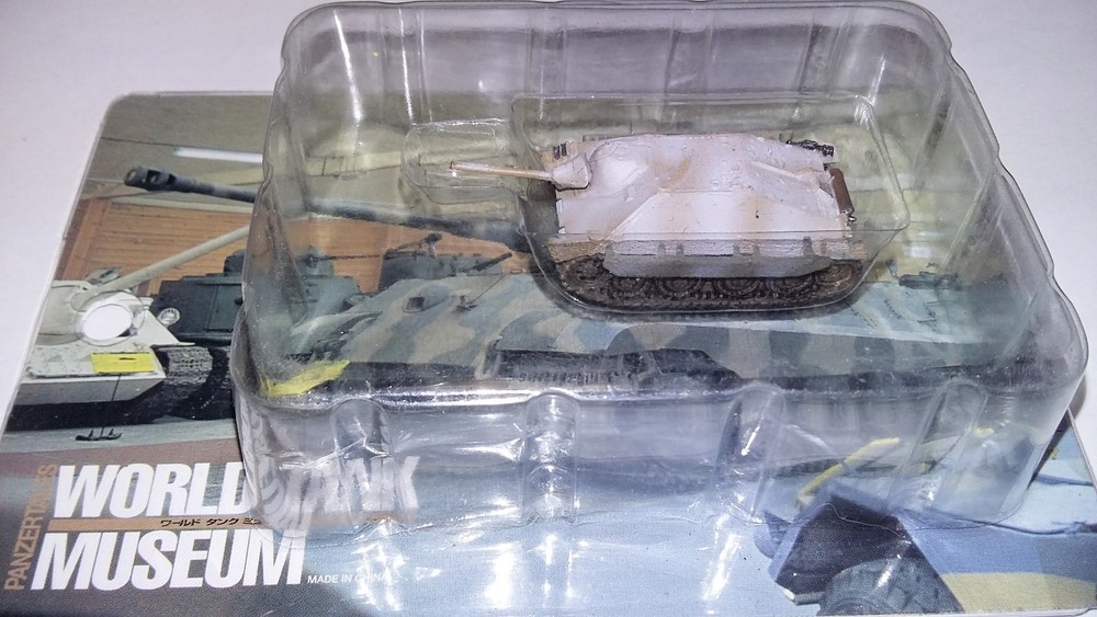 Takara 1/144 World Tank Museum 2. German Hetzer Tank. In winter wash. (#31)