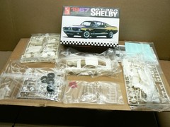 AMT 1967 Shelby GT-350 1:25 Scale Plastic Car Model Kit nib