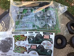 Revell Monogram 85-1901 Snaptite Grave Digger Monster Truck 1/25 Model Kit