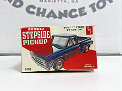 AMT 1972 GMC STEPSIDE PICKUP MODEL TRUCK 1:25 Model #T409 *Read*
