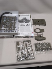 Lot(2) Tamiya 35055 U.S. M41 Walker Bulldog & 35020 Hanomag Half Track 1:35
