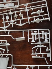 Revell 1/24 Land Rover Series III 109 85-4498 Body & Suspension Parts Stk R30
