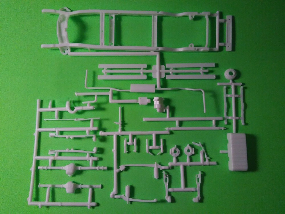 77 1977 Ford Van FANTA Econoline E150 1/25 AMT Frame Chassis Axle Rear End Model