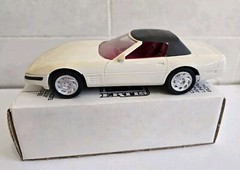 Ertl AMT 1992 Chevrolet Corvette ARTIC White Red Int Spec. Ed. Promo 1 Millionth