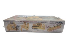 New Sealed AMT # AMT1086/06~CONSTRUCTION BULLDOZER – 1/25 SCALE
