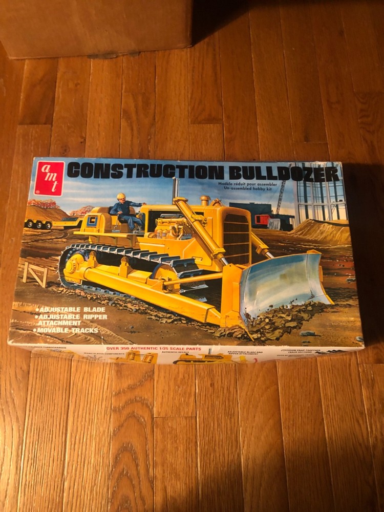 AMT 1:25 Construction Bulldozer Model Kit Adjustable Blade Ripper 300+ Parts