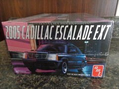 2005 CADILLAC ESCALADE EXT 1/25 AMT ROUND2 NEW SEALED 2022