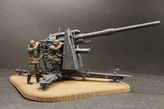 1/72 WWII German FLAK 36/37 Type 88mm Gun With 4 Soliders Plastic Model W/Base