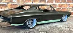 1/24 Scale: 21/20 Inch Weld Laguna Wheels With Wide Rear Street Tires; Resin