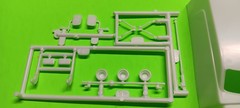 1979 Jeep J-10 1/24 Pickup Truck 4×4 KC Lights Camper Top Mirror CB Antenna Cap