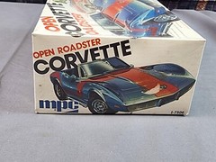 MPC OPEN CORVETTE ROADSTER Stock/Street Rod/Drag Racing SEALED MODEL KIT 1-7506
