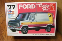 AMT ’77 FORD “CRUISING VAN” 1/25 SCALE MODEL KIT