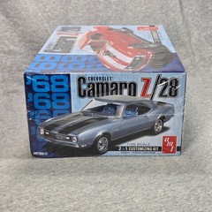AMT 1/25 1968 Chevorlet Camaro Z/28 Model Kit 2 in 1 Stock or Street Machine