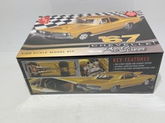 AMT 1967 Chevy Chevelle Pro Street 2T 1/25 Scale NEW/Sealed Model Kit
