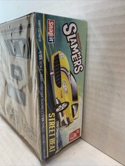 AMT 1227 1/25 Scale Snapfast Slammers Street Heat 1998 Chrysler Concorde Kit