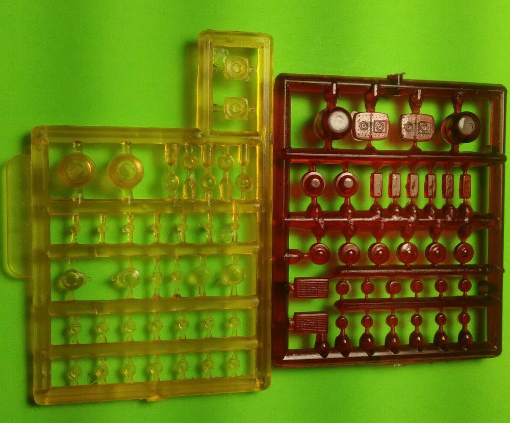1/25 Peterbilt 359 Yellow Red Cab Trailer Marker Light Truck Semi Tractor 1/16?