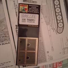 Academy 1387 1/35 Tiger I Mid Production Interior Model Kit + Aber PE Grilles