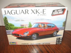 REVELL LEVEL 5 MODEL KIT JAGUAR XK-E (E-TYPE) 1/24 SCALE MODEL CAR 85-4509