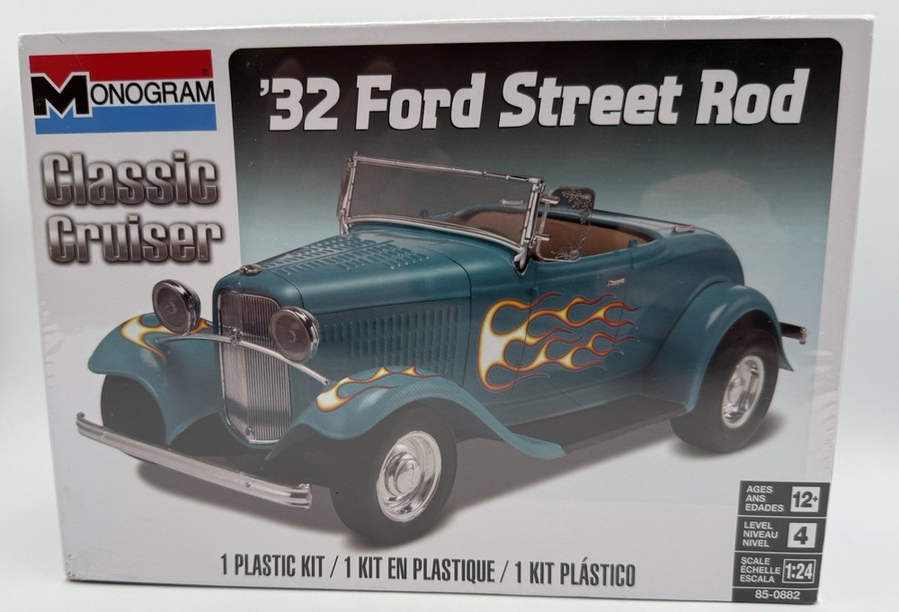 Monogram Classic Cruiser ’32 Ford Street Rod 1:24 Scale Model Car Kit Level 4