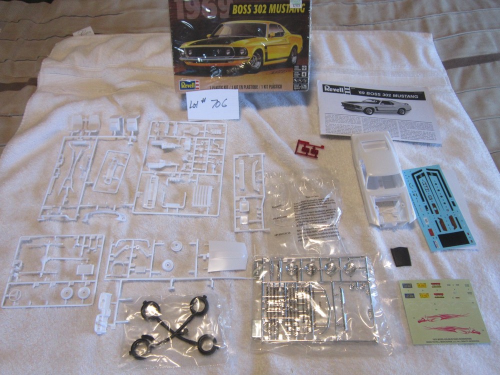 REVELL BOSS 302 MUSTANG JUNKYARD MODEL KIT 1/25 LOT #706