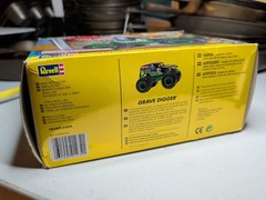 Revell Grave Digger Monster Truck 1/25 Model Kit New Sealed 2002 Kit # 85-1901
