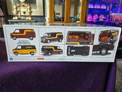 REVELL ’76 CHEVY CUSTOM VAN MODELING KIT #85-4490 NEW/ SEALED