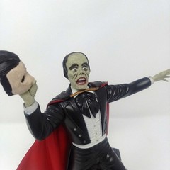 ATLANTIS TOY & HOBBY INC. Lon Chaney Phantom of The Opera Glow Edition AANA451