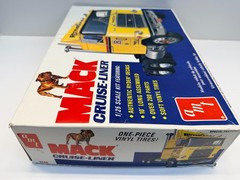 AMT 1:25 Scale Mack Cruise Liner Cabover Truck Ryder Sealed Inside Model Kit