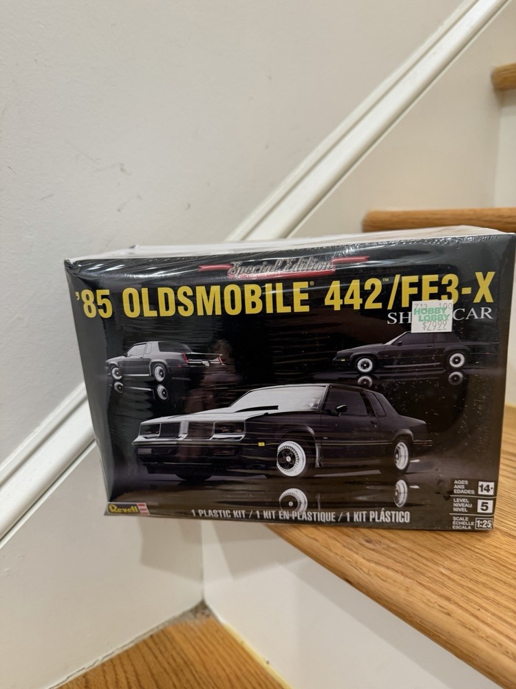 REVELL ’85 OLDSMOBILE 442/FE3-X SHOW CAR 1/25 SCALE MODEL KIT
