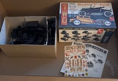 AMT 1925 Model “T” Ford 3 in 1 Car Kit Trophy Series 1/25 Customizing Vintage!
