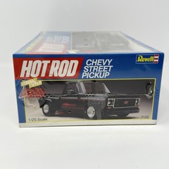 Revell Chevy Street Pickup Hot Rod Model Car Kit 1/25 Scae No 7135 NEW Sealed