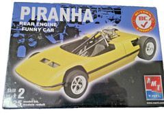 AMT ERTL 1/25 SCALE ” PIRANHA REAR ENGINE FUNNY CAR ” PLASTIC MODEL KIT # 38176