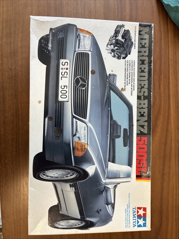 Tamiya 1:24 Mercedes – Benz AMG 500SL 6.0-4V Model Kit