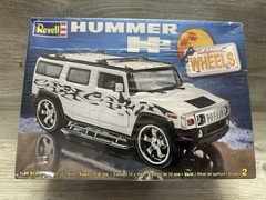 Revell Hummer H2 California Wheels Model 1:25 Scale sealed *See Details*