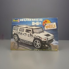 Revell Hummer H2 Model Kit