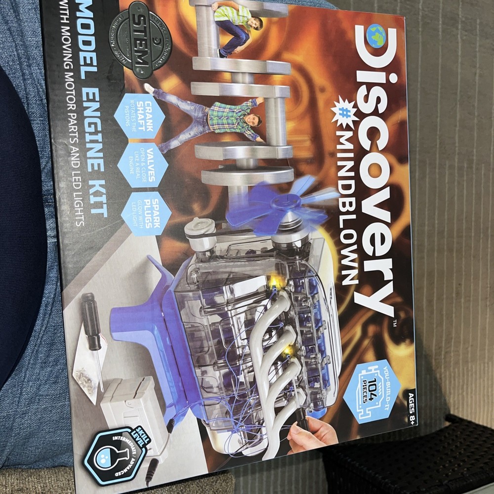 Discovery™ #Mindblown Model Engine Kit, with Moving Motor Parts And LED Lights