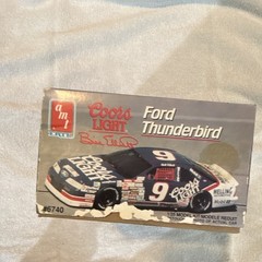AMT Ertl Ford Thunderbird Bill Elliott 1:25 NASCAR Model Kit 6740 Plastic