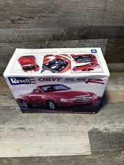 Revell #85-7691 Model kit Chevy SSR 1/25 Scale 2003 Kit New Complete