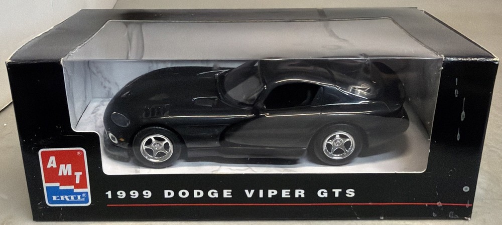New In Box AMT/ERTL 199 Dodge Viper GTS 1:24 Scale Model Car