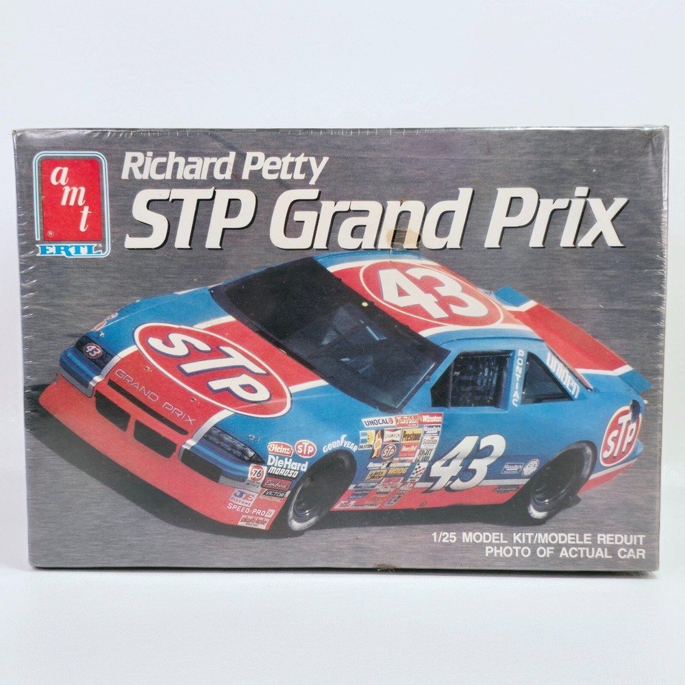 1990 AMT #43 Richard Petty STP Grand Prix 1/25 Scale Model Kit #6728-SEALED BOX