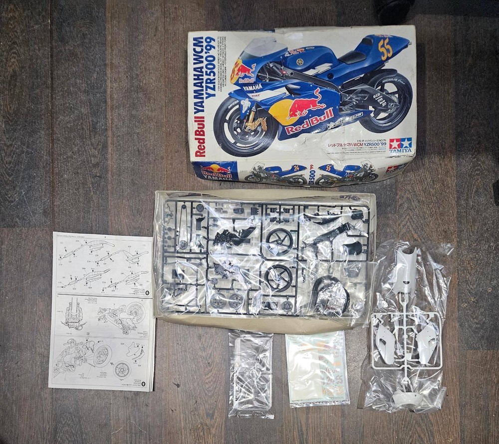 Tamiya Red Bull Yamaha YZR500 1999 Motorcycle Model Kit 1/12 New
