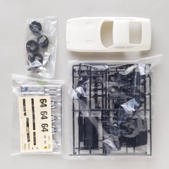 Crown 1/24 Ferrari 365GT Daytona Plastic Model Kit Motorized