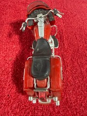 1:18 Maisto Harley Davidson Red Motorcycle (CK 16)